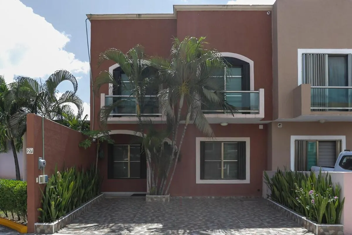 Downtown Villa For 7 Guests, Access To Pool! Cancun