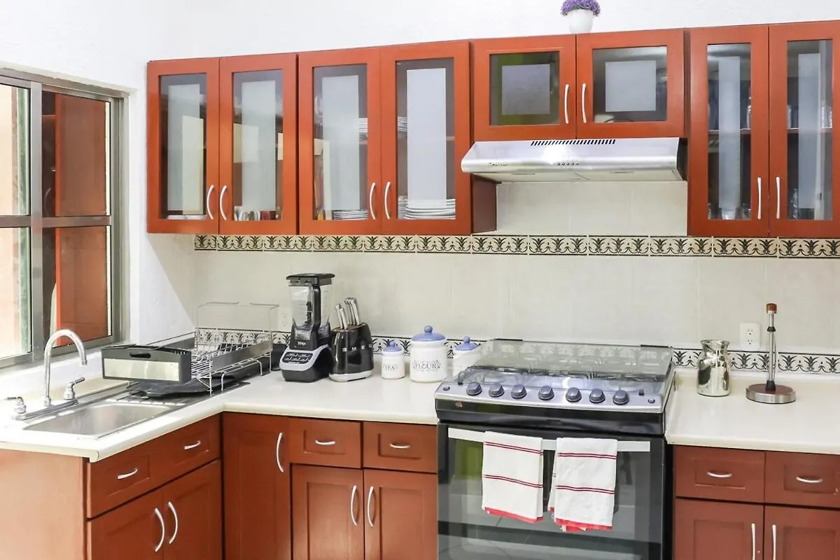 Downtown Villa For 7 Guests, Access To Pool! Cancun Holiday home