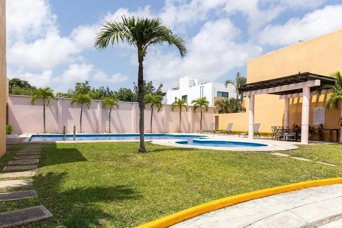 Downtown Villa For 7 Guests, Access To Pool! Cancun