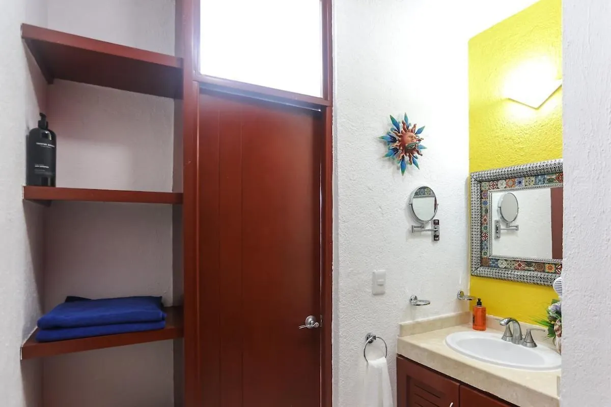 Downtown Villa For 7 Guests, Access To Pool! Cancun Holiday home