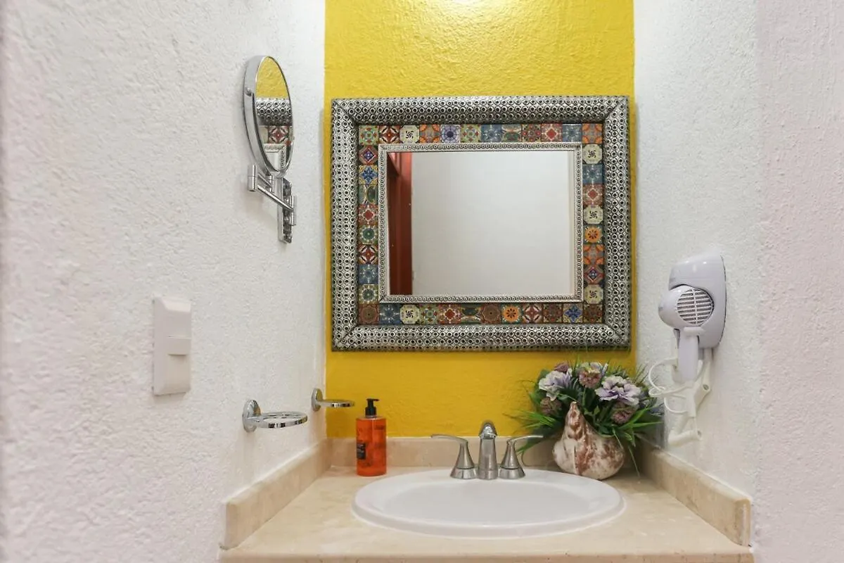 Downtown Villa For 7 Guests, Access To Pool! Cancun