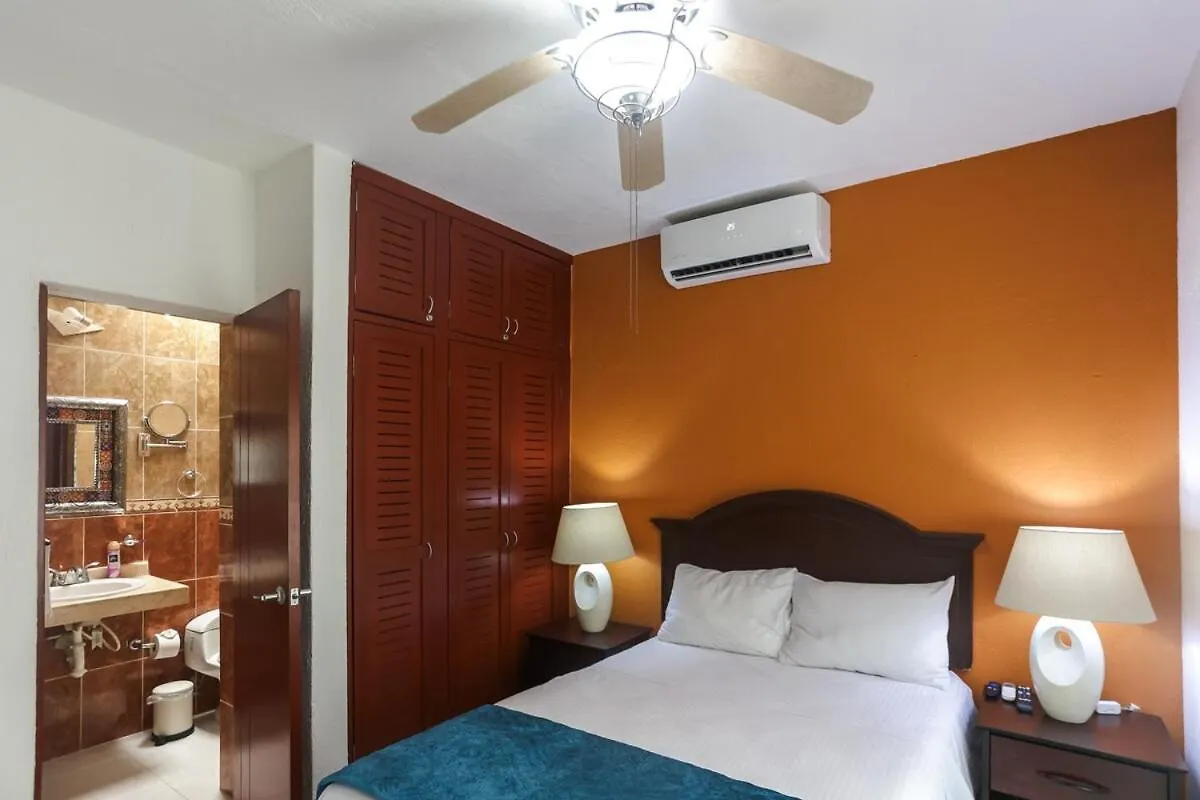Downtown Villa For 7 Guests, Access To Pool! Cancun