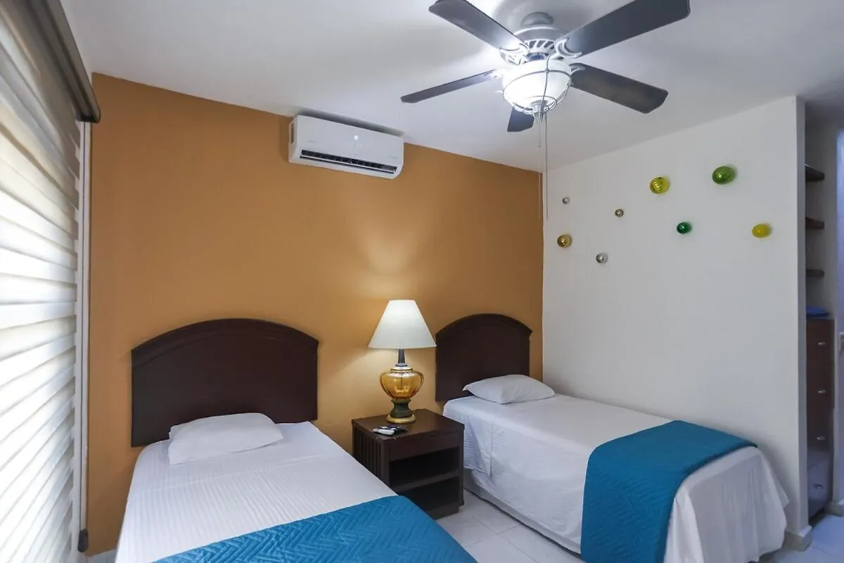 Downtown Villa For 7 Guests, Access To Pool! Cancun Holiday home