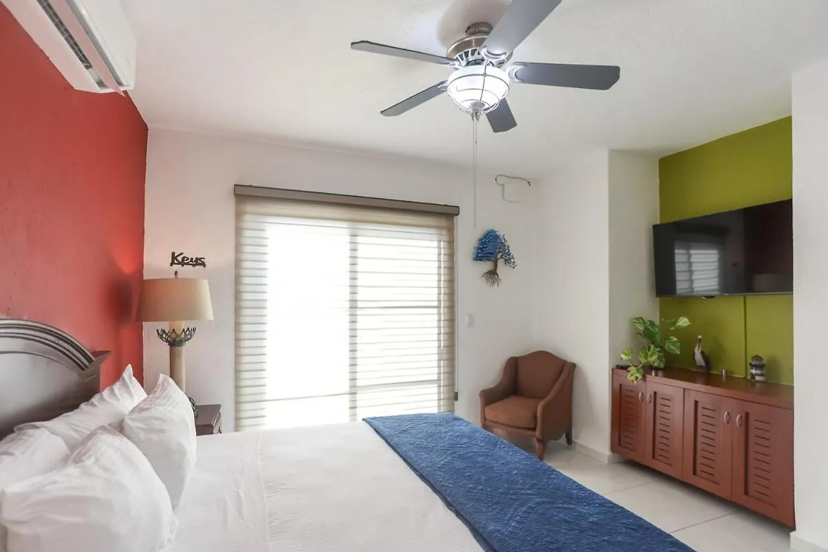 Downtown Villa For 7 Guests, Access To Pool! Cancun