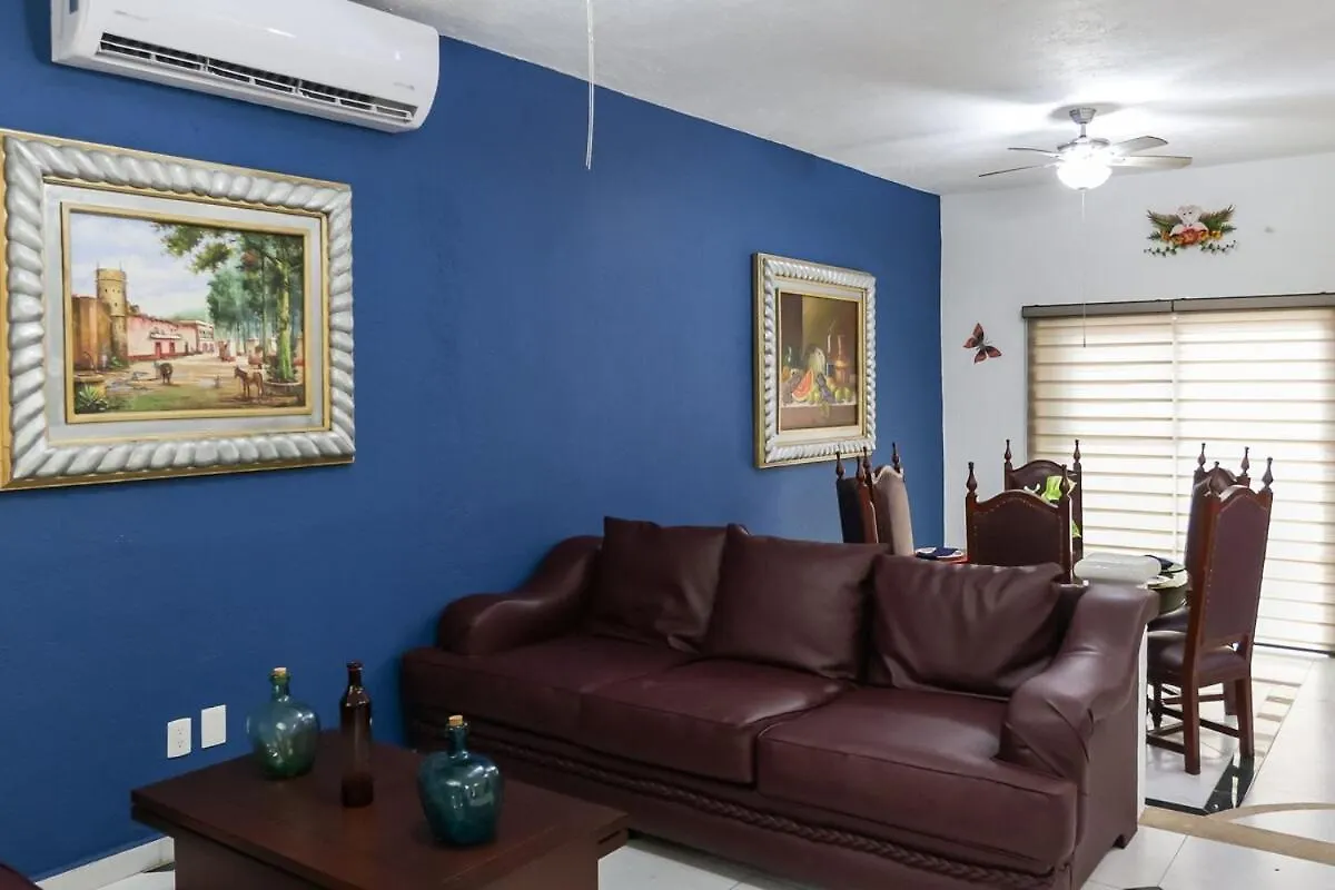Downtown Villa For 7 Guests, Access To Pool! Cancun Holiday home
