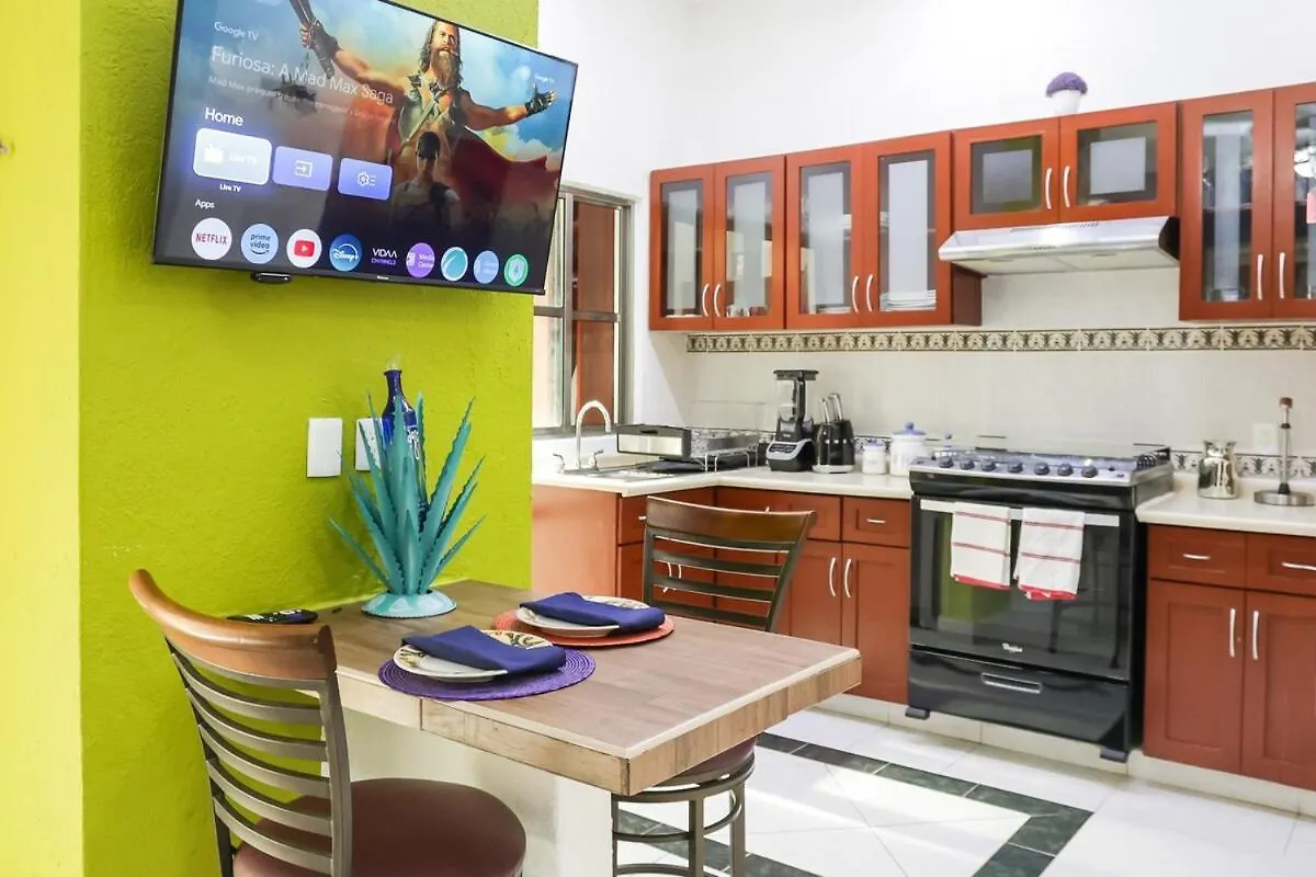 Downtown Villa For 7 Guests, Access To Pool! Cancun